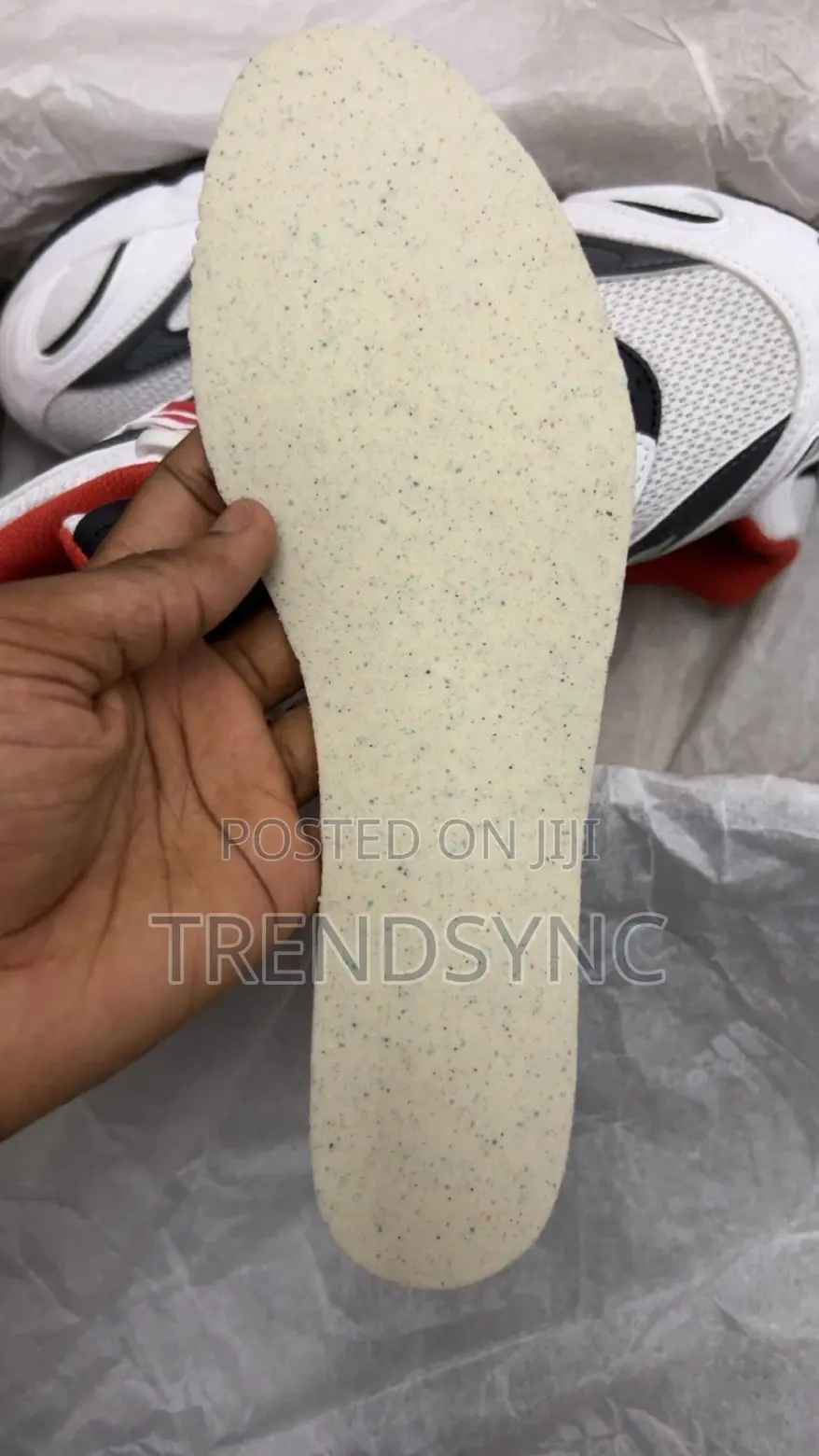 Original Brand New Adidas Temper Run 2.0white/Red/Black - Size 42 (Eu)