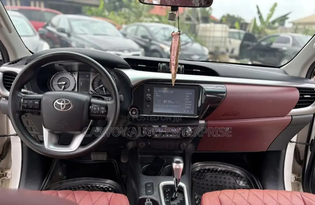 Toyota Hilux Revo Double Cab Petrol 2.7 RWD 2022 White