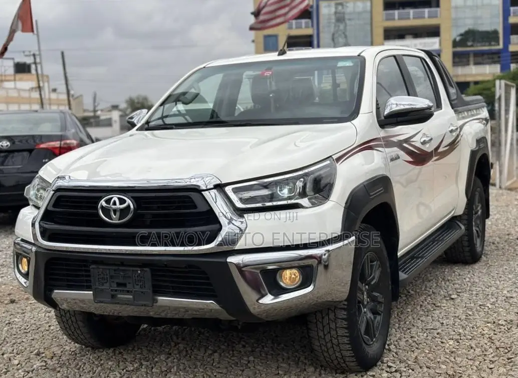 Toyota Hilux Revo Double Cab Petrol 2.7 RWD 2022 White