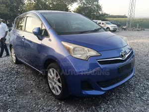 Toyota Ractis 2015 Blue