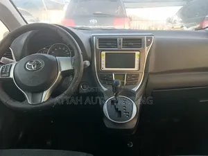 Toyota Ractis 2015 Blue