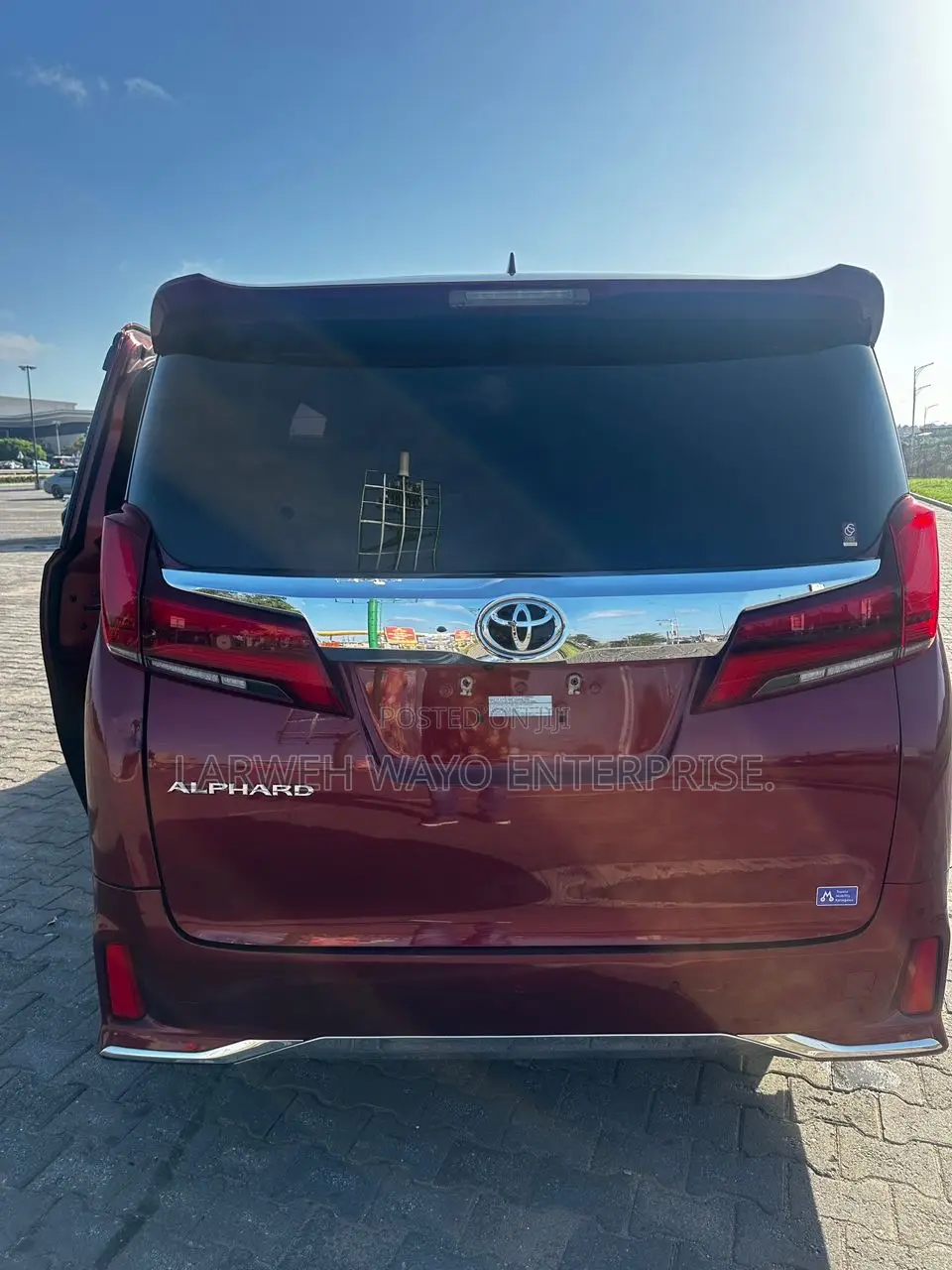 Toyota Alphard 2023 Red