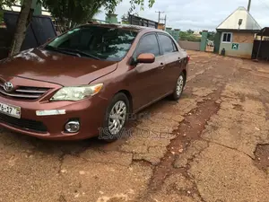Toyota Corolla LE Special Edition 4dr Sedan (1.8L 4cyl 4A) 2013 Brown