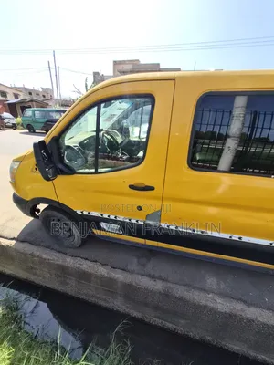 Ford Transit 2015 Yellow