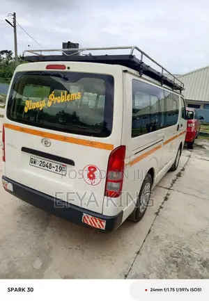 Toyota Grand HiAce 2018 White