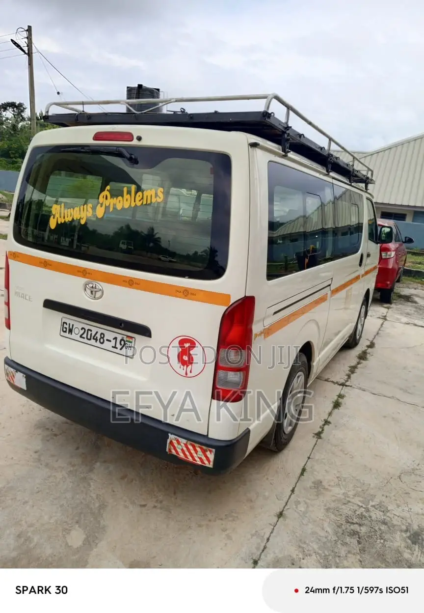 Toyota Grand HiAce 2018 White