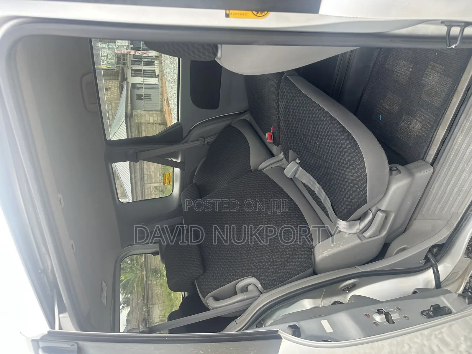 Toyota Sienta 2011 Silver