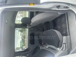 Toyota Sienta 2011 Silver