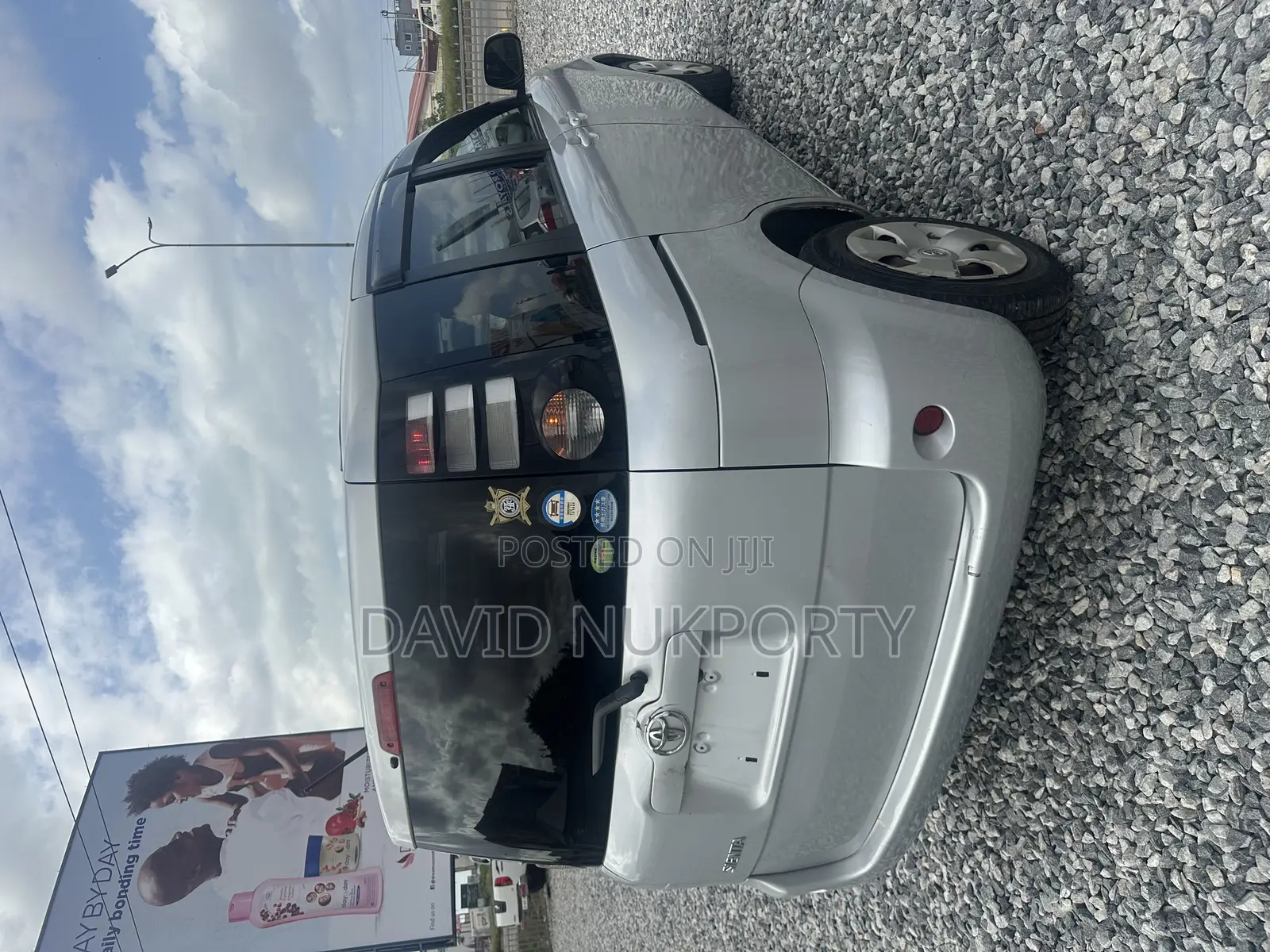 Toyota Sienta 2011 Silver