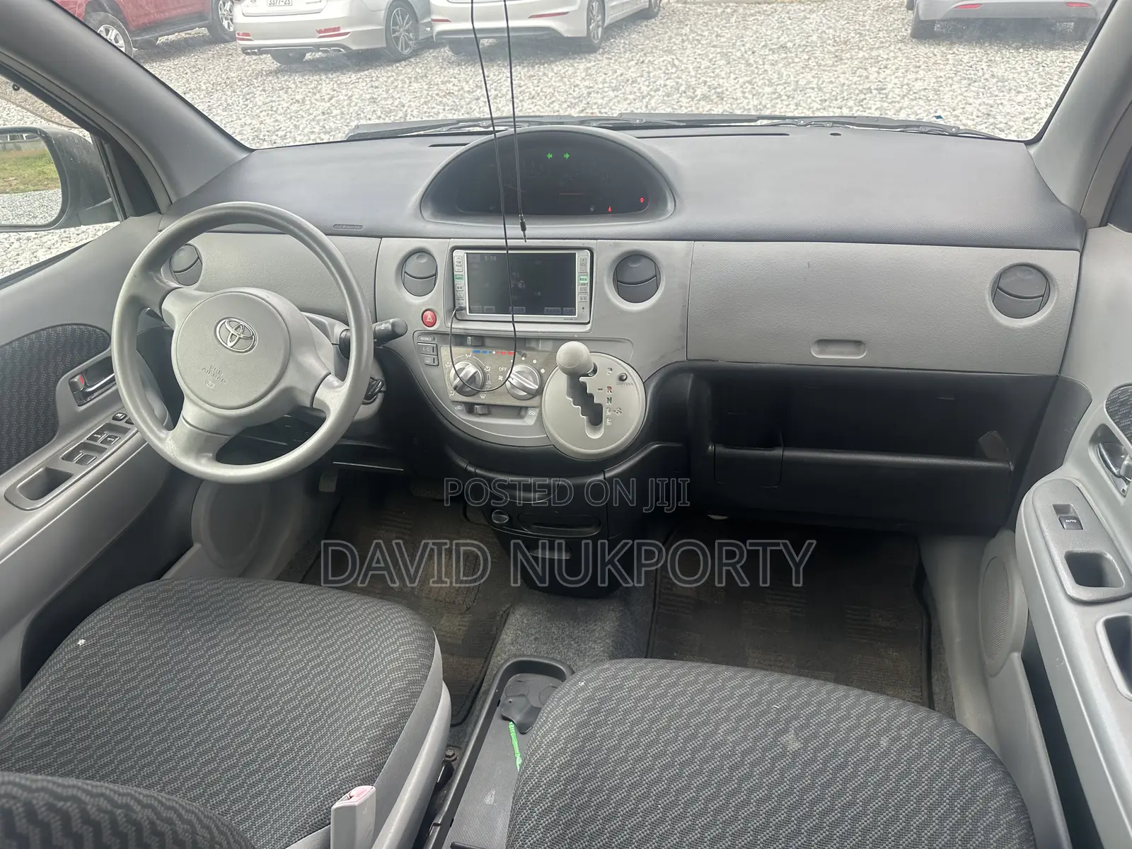 Toyota Sienta 2011 Silver