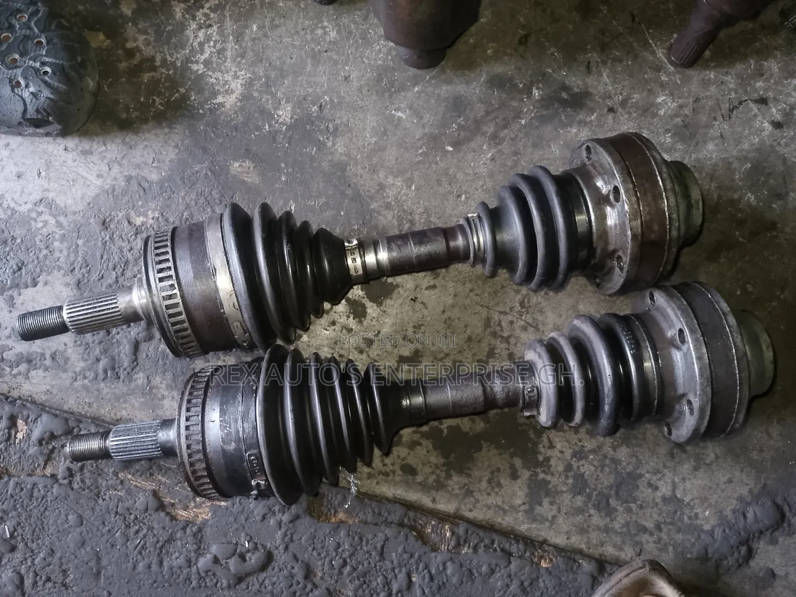 Mercedes Vito Front Shaft (Pair)