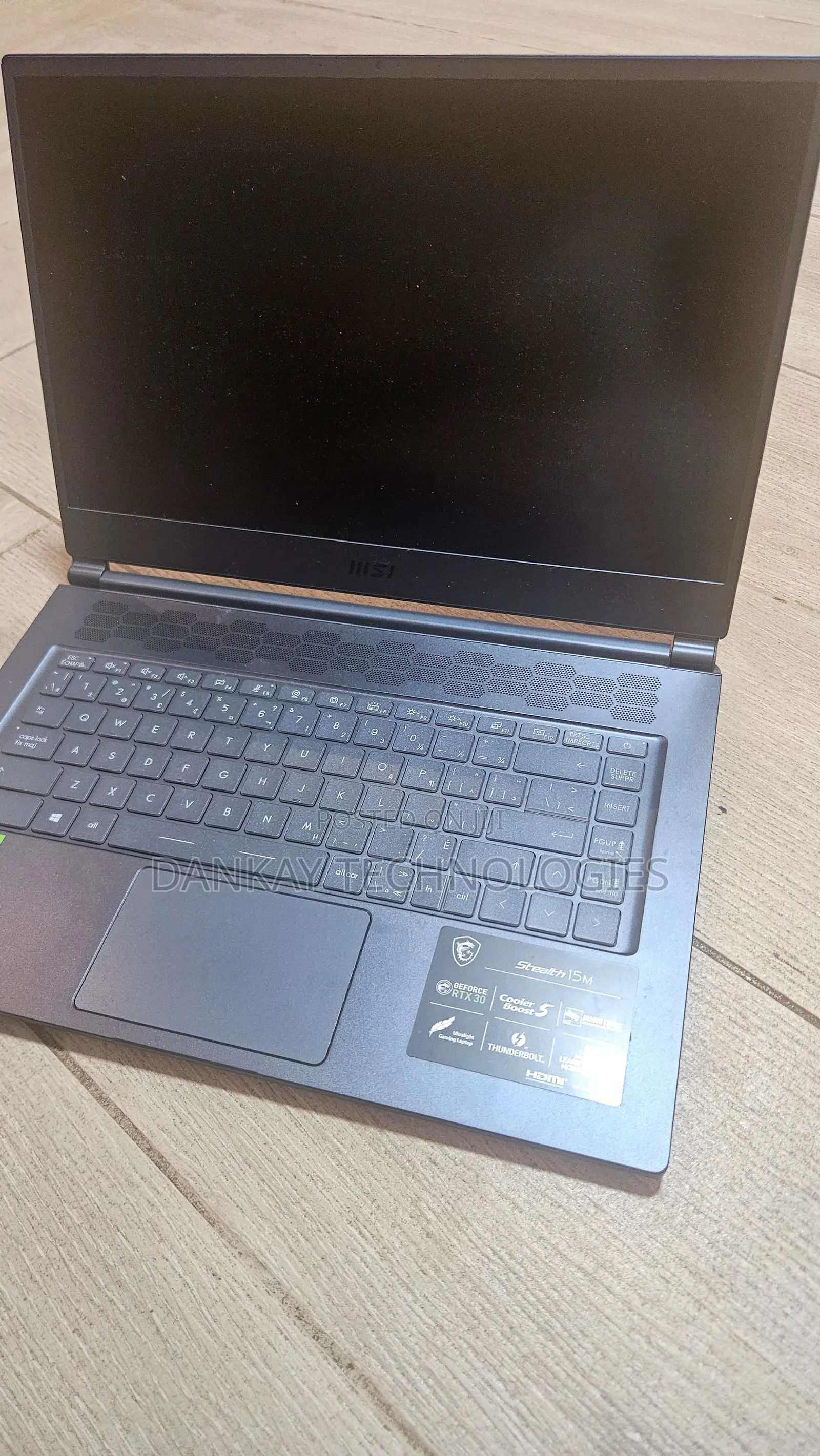 Laptop MSI Stealth 17 Studio A13VI-012US 16GB Intel Core i7 SSD 512GB