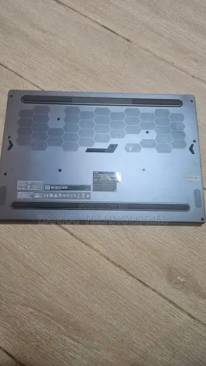 Laptop MSI Stealth 17 Studio A13VI-012US 16GB Intel Core i7 SSD 512GB