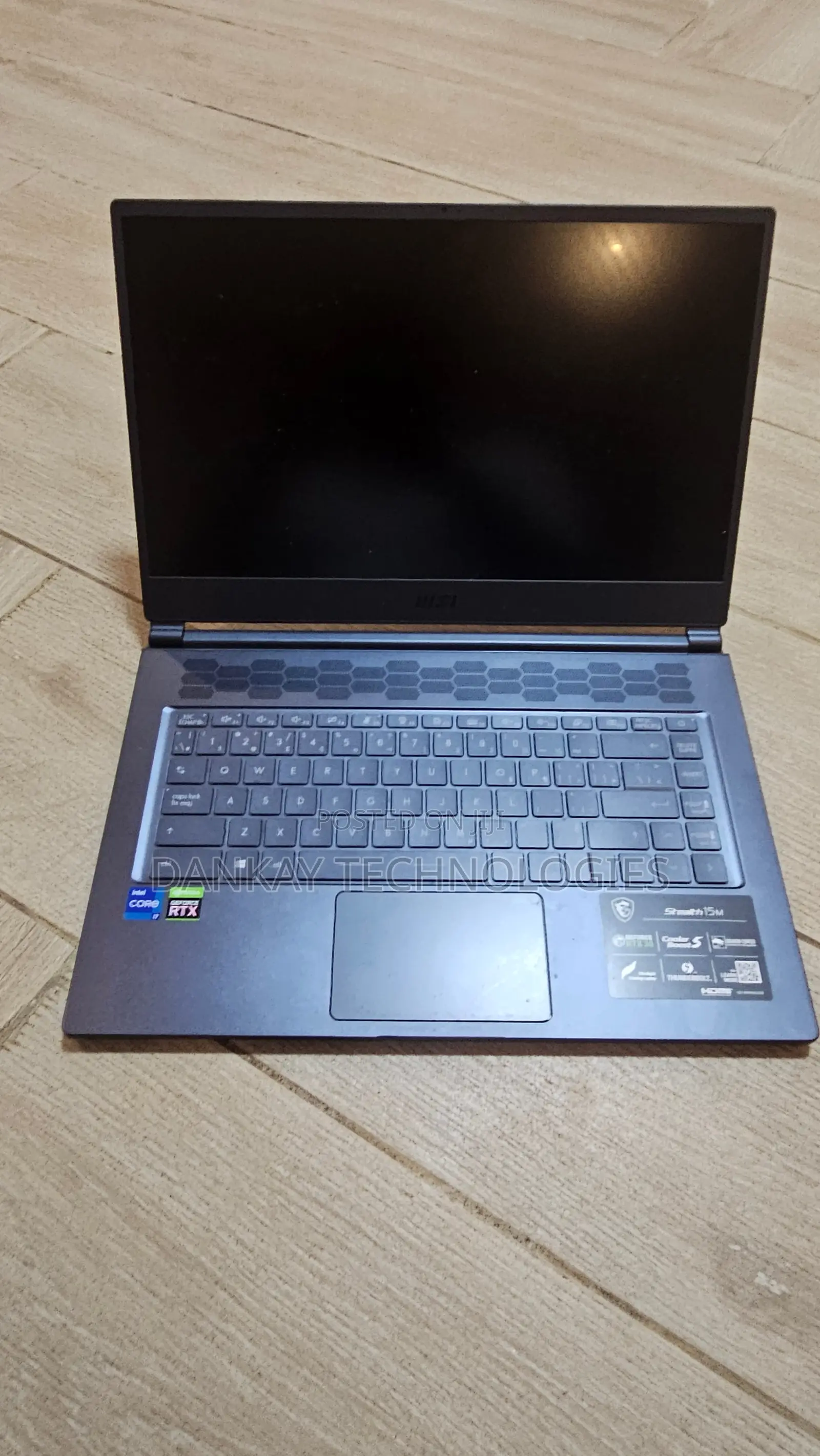 Laptop MSI Stealth 17 Studio A13VI-012US 16GB Intel Core i7 SSD 512GB