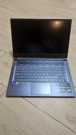 Laptop MSI Stealth 17 Studio A13VI-012US 16GB Intel Core i7 SSD 512GB