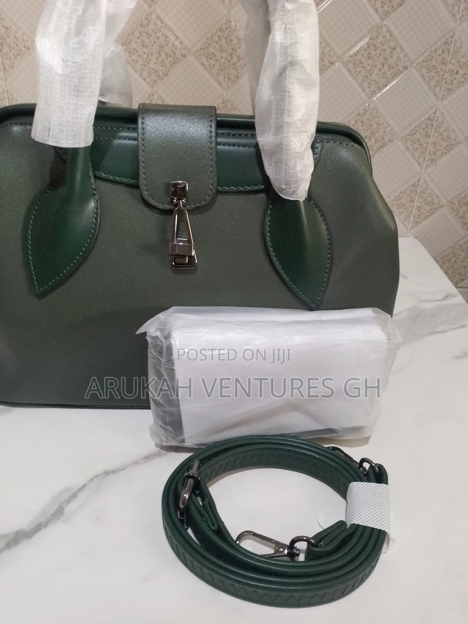 Women's Hand Bag ( Pedra)
