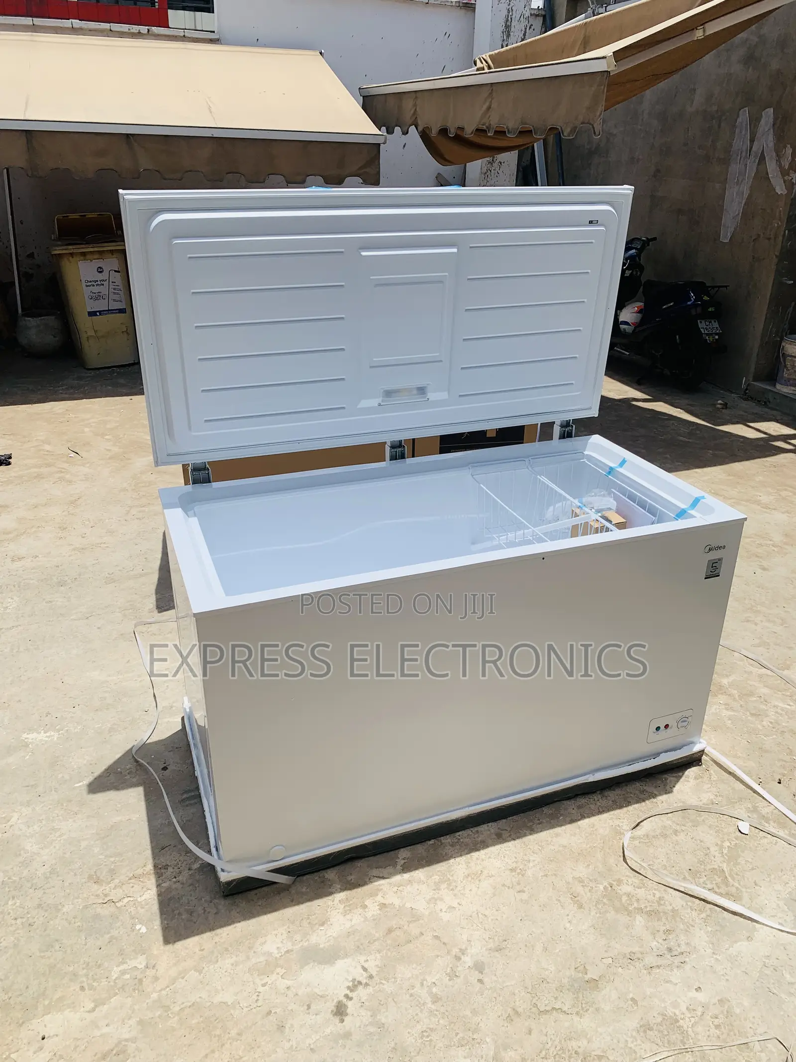 Place Your Order for 418l Chest Freezer Single Door Midea