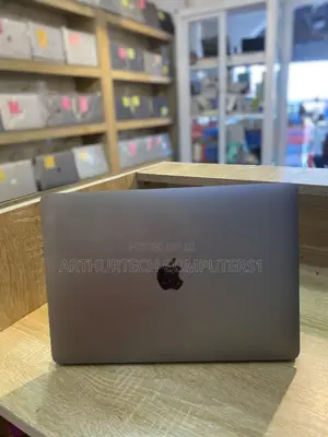 Laptop Apple MacBook Pro 2022 M2 16GB Apple M2 SSD 512GB