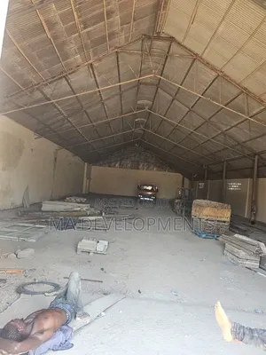 1200 Square Meter Warehouse for Rent at Circle