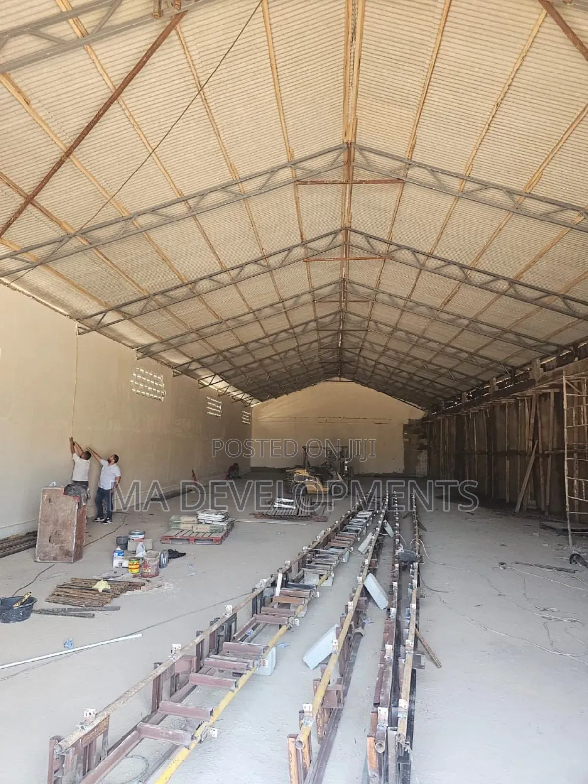1200 Square Meter Warehouse for Rent at Circle