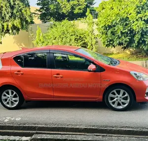 Toyota Vitz 1.3 FWD 3dr 2015 Orange