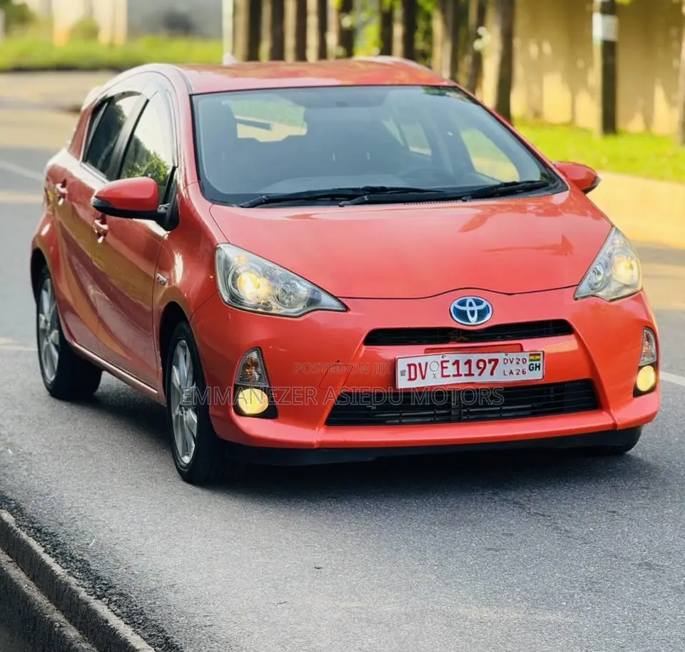 Toyota Vitz 1.3 FWD 3dr 2015 Orange