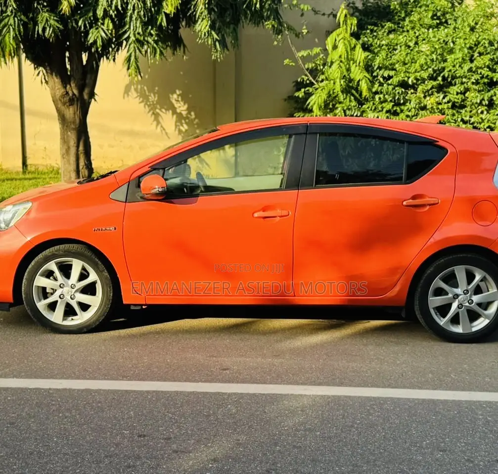 Toyota Vitz 1.3 FWD 3dr 2015 Orange