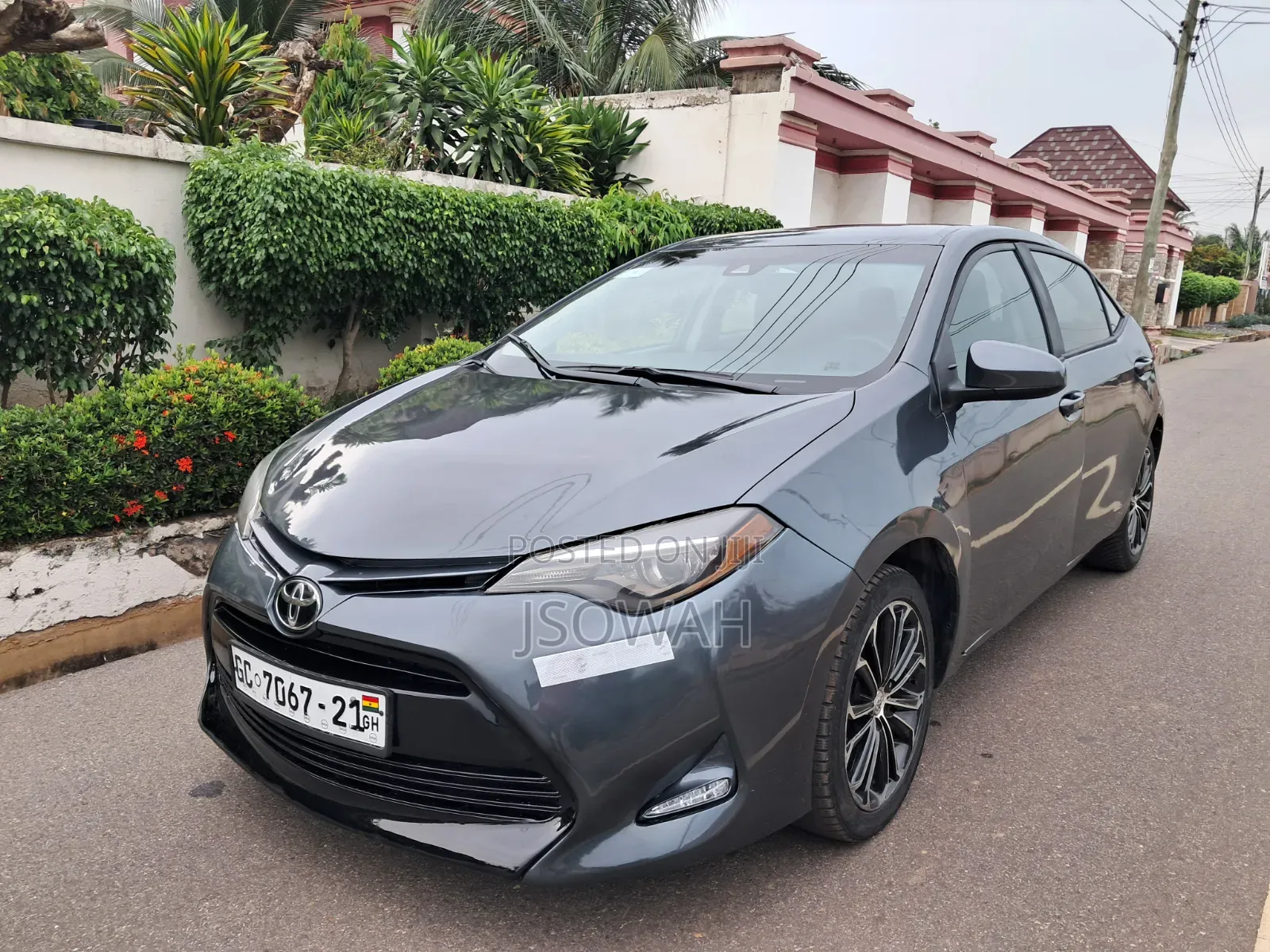 Toyota Corolla LE ECO 4dr Sedan (1.8L 4cyl CVT) 2017 Gray