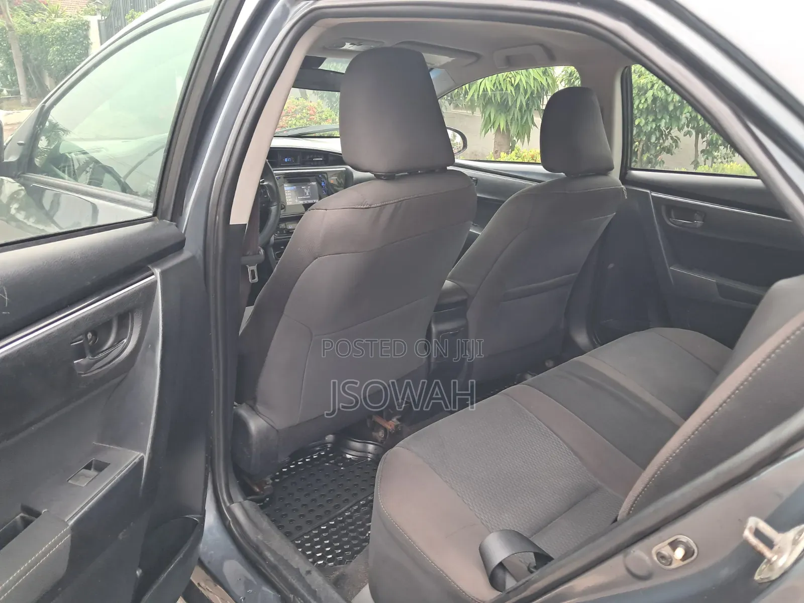 Toyota Corolla LE ECO 4dr Sedan (1.8L 4cyl CVT) 2017 Gray