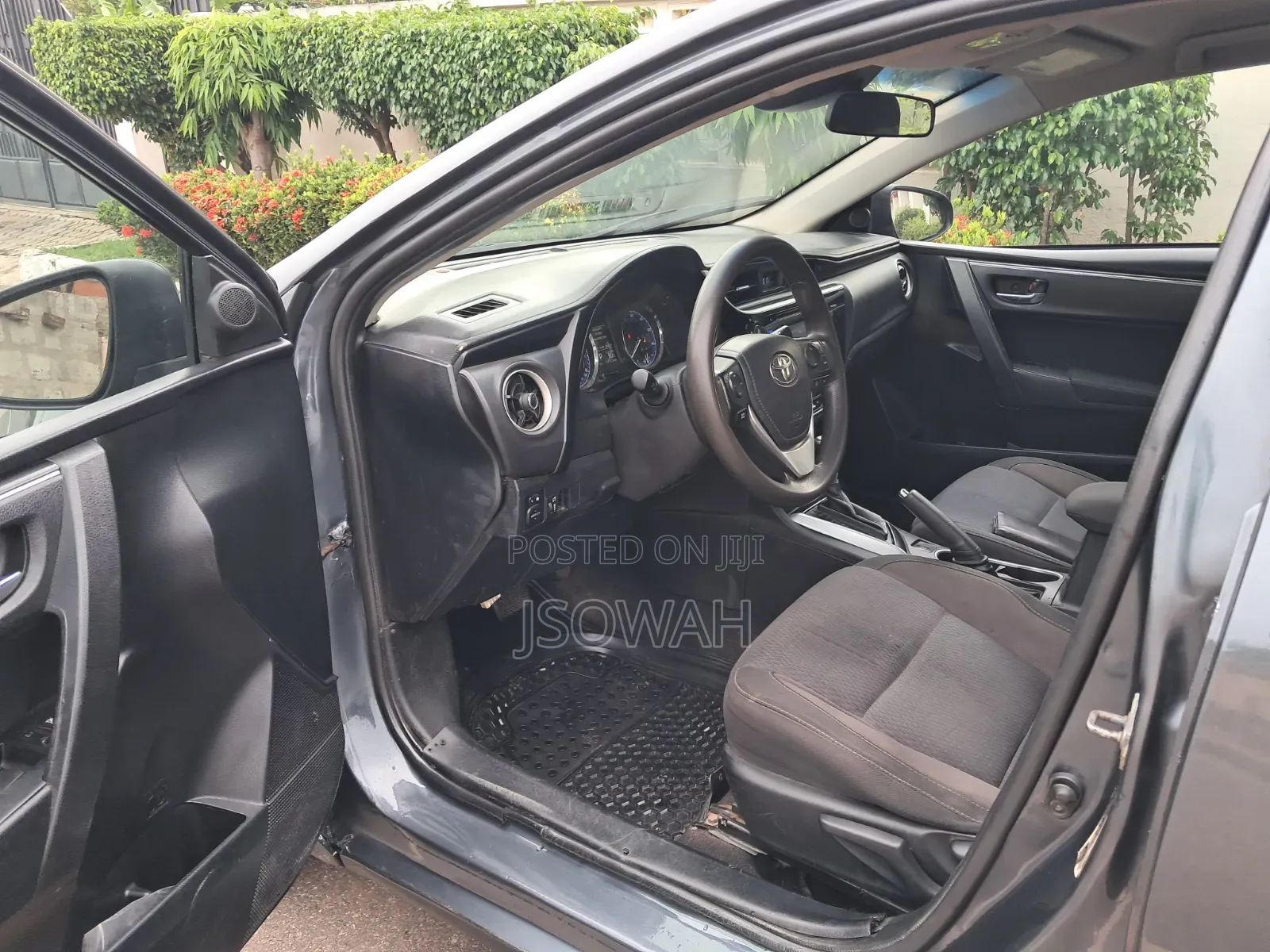 Toyota Corolla LE ECO 4dr Sedan (1.8L 4cyl CVT) 2017 Gray