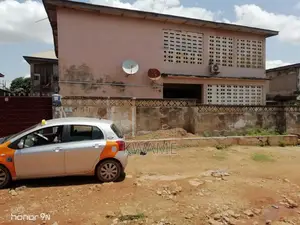 10bdrm House in Madina, Accra Metropolitan for sale