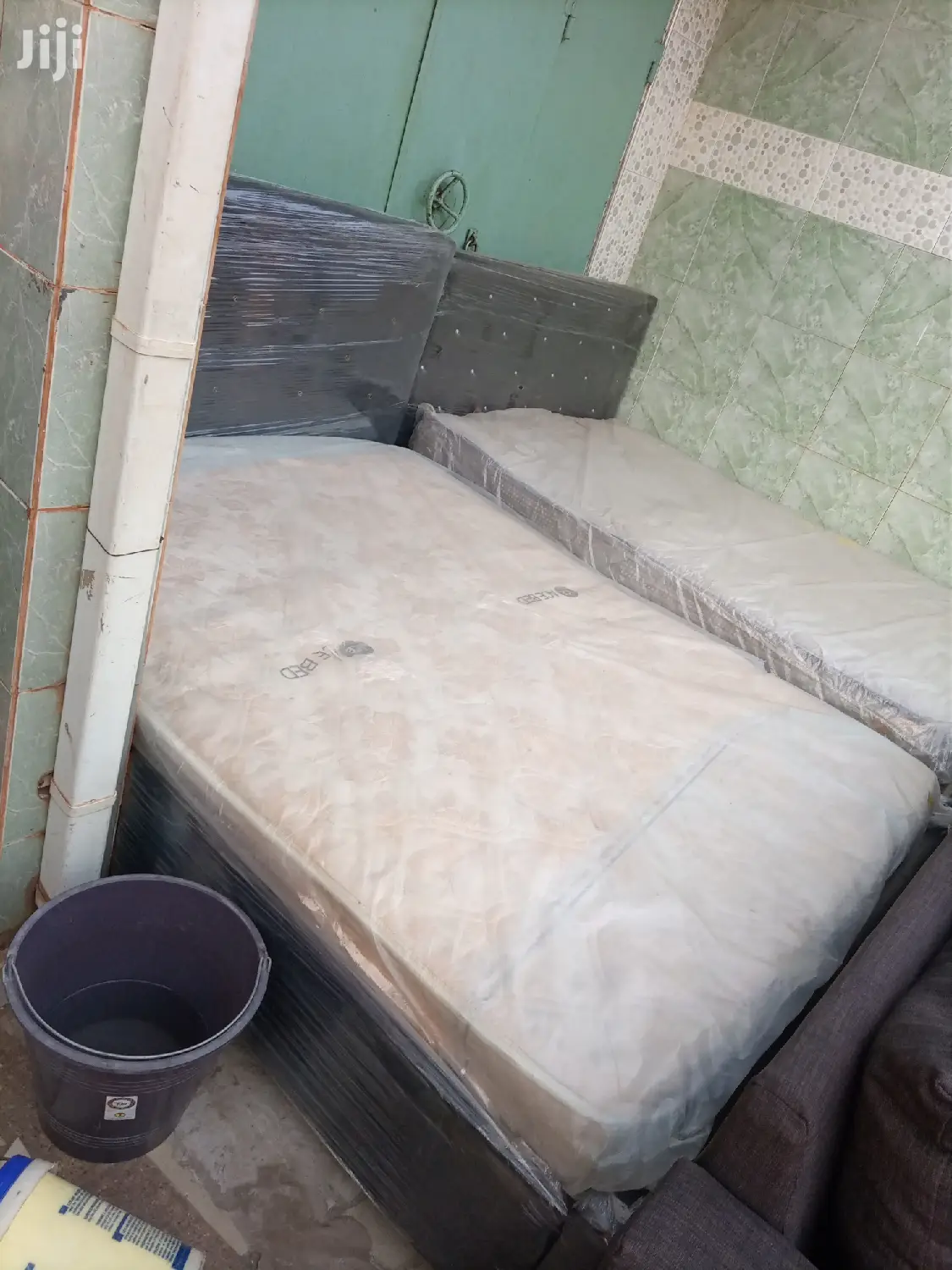 Lovely Black Bed With Matress.Double