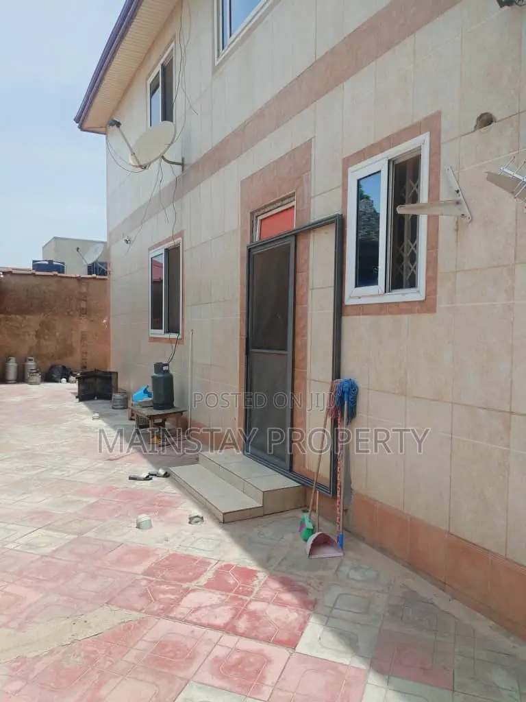 9bdrm House in Mainstay Estates, Adenta for sale