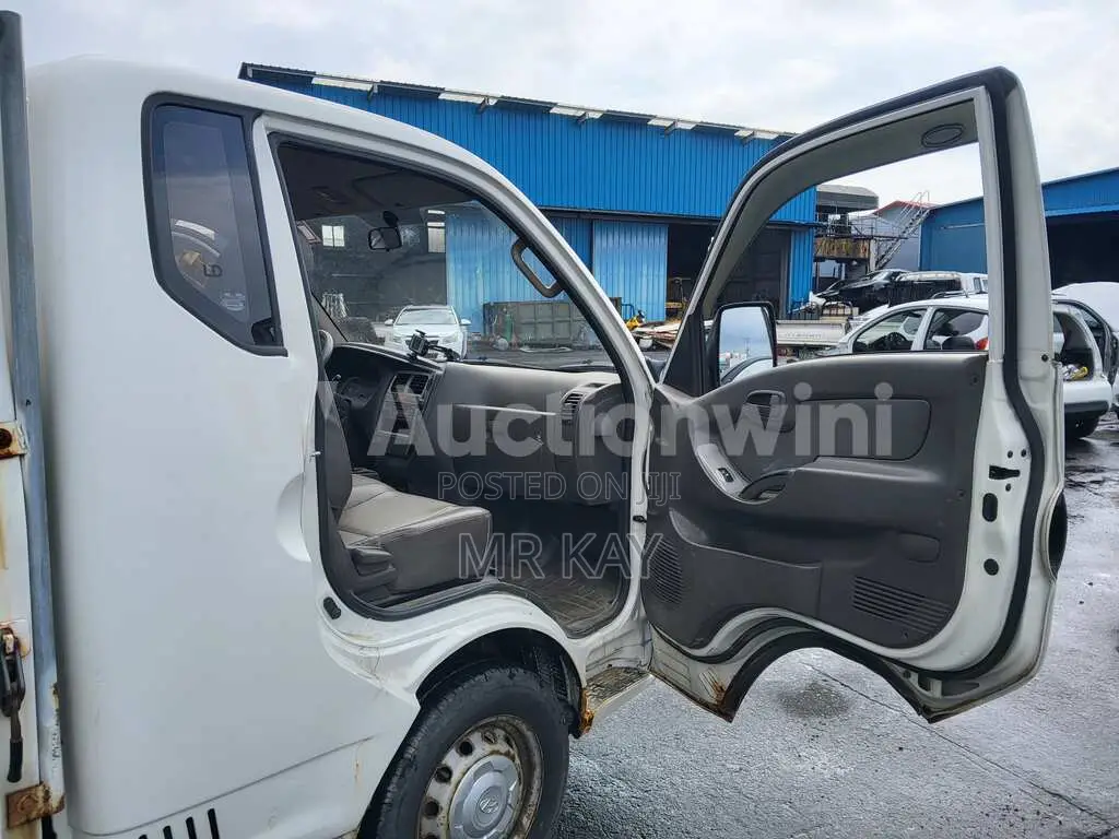 Hyundai Porter II 2012 White