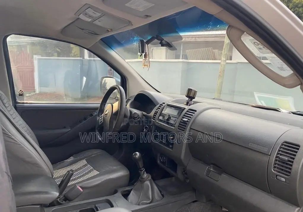 Nissan Navara 2015 Gray