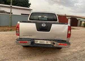 Nissan Navara 2015 Gray