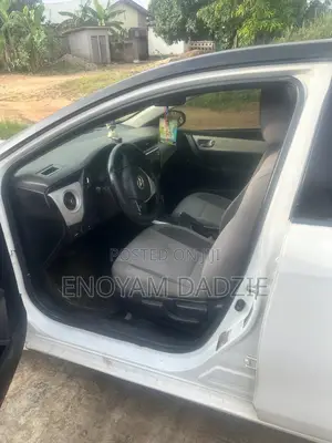 Toyota Corolla LE 4dr Sedan (1.8L 4cyl CVT) 2017 White