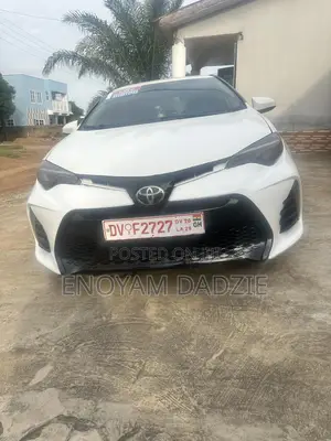 Toyota Corolla XLE 4dr Sedan (1.8L 4cyl CVT) 2017 White
