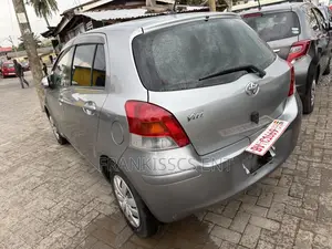 Toyota Vitz 1.3 FWD 5dr 2010 Gray