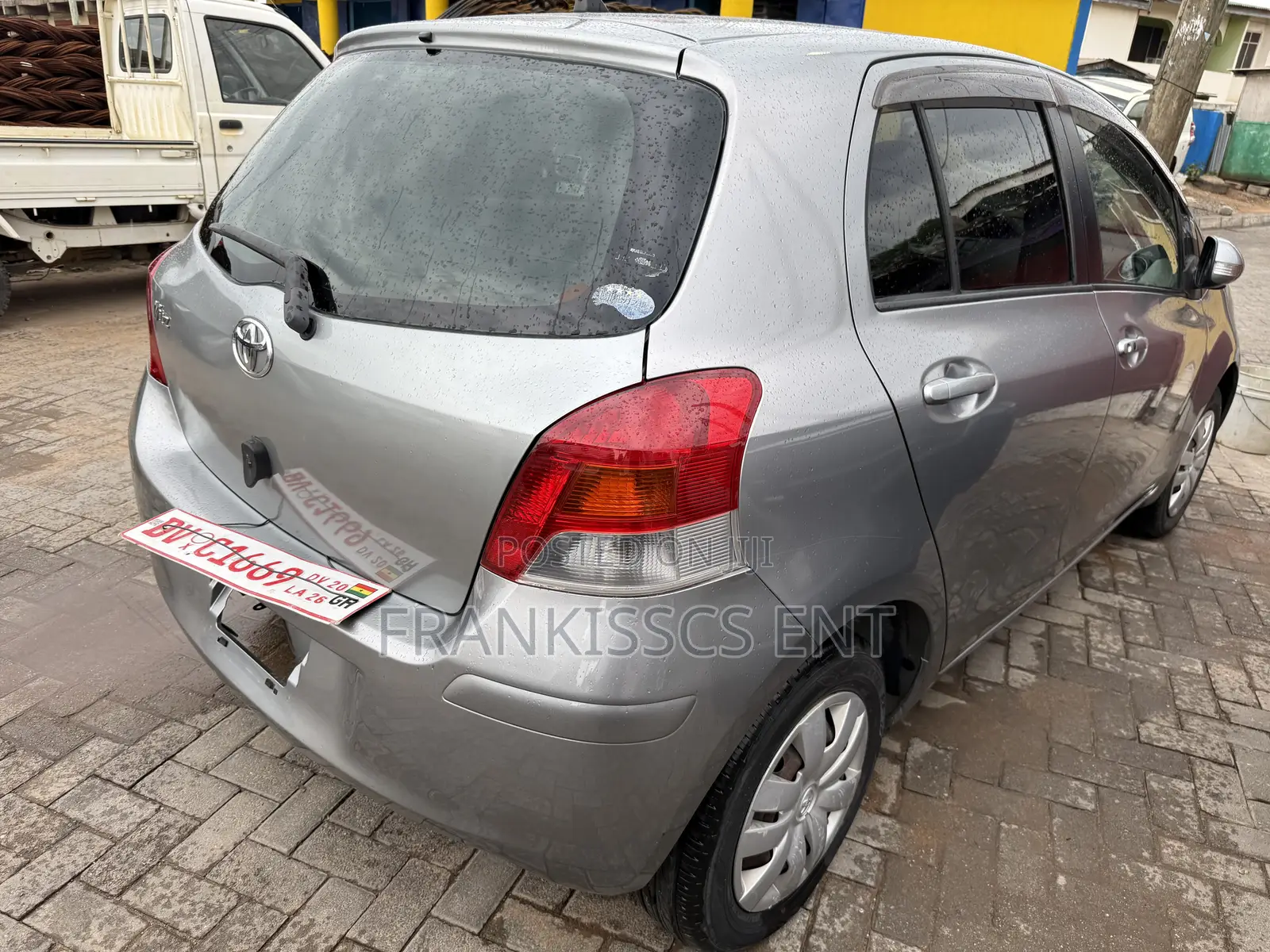 Toyota Vitz 1.3 FWD 5dr 2010 Gray