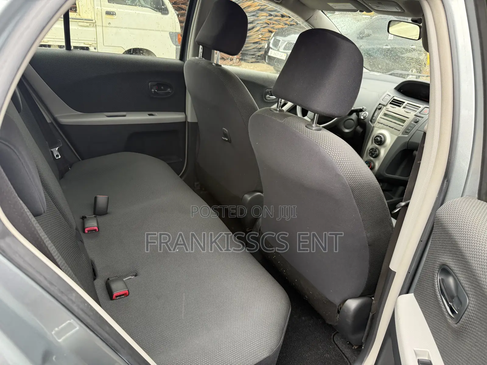 Toyota Vitz 1.3 FWD 5dr 2010 Gray