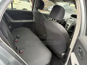 Toyota Vitz 1.3 FWD 5dr 2010 Gray