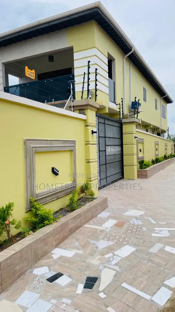 3bdrm Duplex in Amasaman 3 Junction for sale
