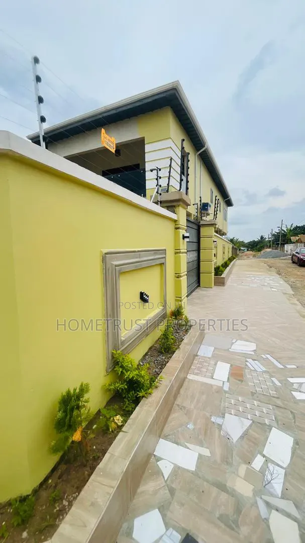 3bdrm Duplex in Amasaman 3 Junction for sale