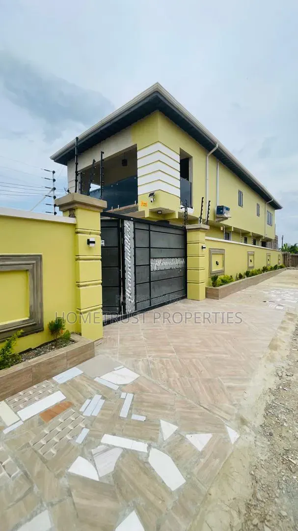 3bdrm Duplex in Amasaman 3 Junction for sale