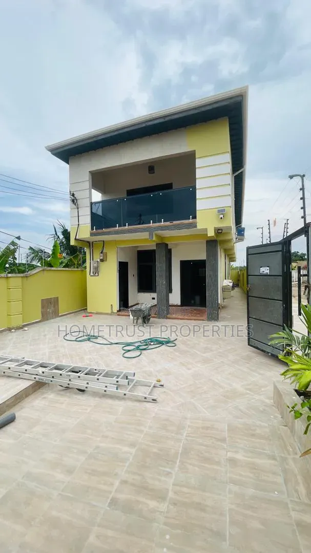 3bdrm Duplex in Amasaman 3 Junction for sale