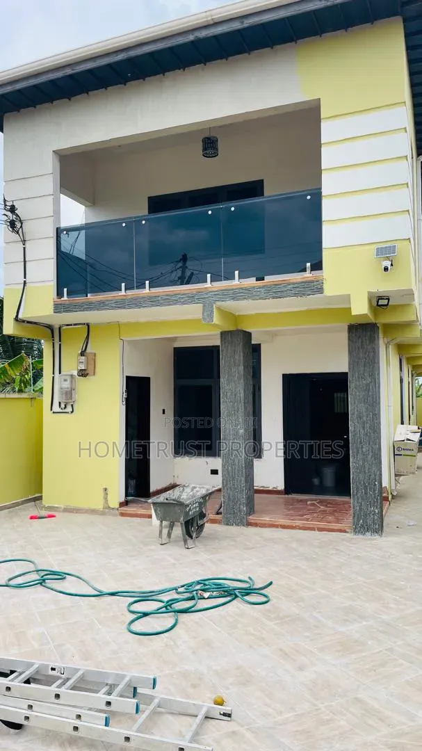 3bdrm Duplex in Amasaman 3 Junction for sale