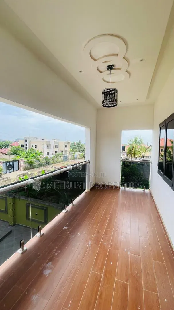3bdrm Duplex in Amasaman 3 Junction for sale