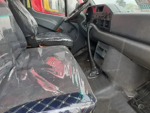 Mercedes-Benz Sprinter 2010 Yellow