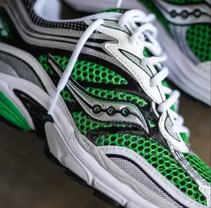 Saucony Progrid Omni 9 Sneakers Available (Location: Adum Kumasi)